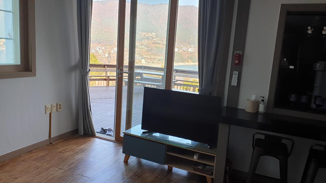 Travel Sketch Pension Geoje Εξωτερικό φωτογραφία